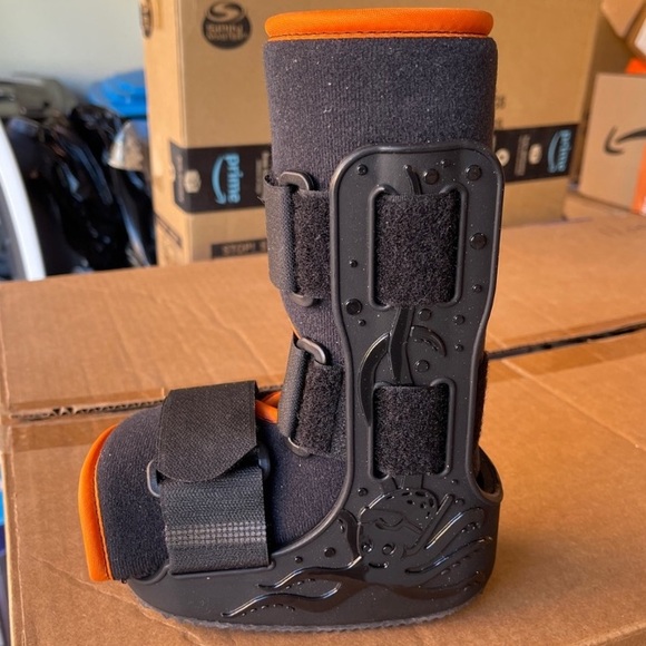 New Mini-Trax size small walking boot for kids - Picture 3 of 6